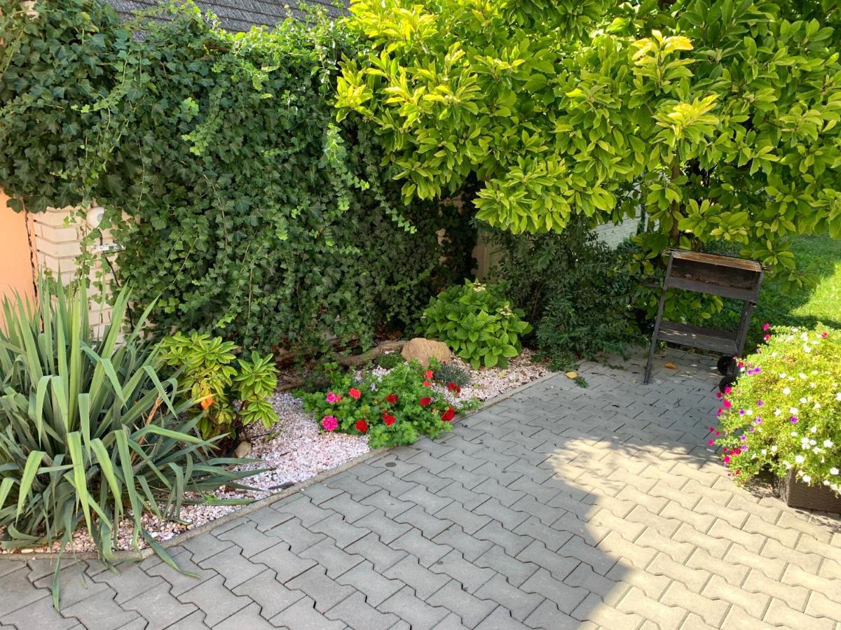Alia House With Garden In Piestany Villa ภายนอก รูปภาพ